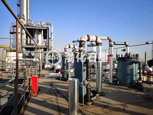 渤化石墨为客户进行换热器安装工作