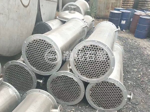 烟台润瀚生物化工订购浮头列管式石墨换热器制作完成