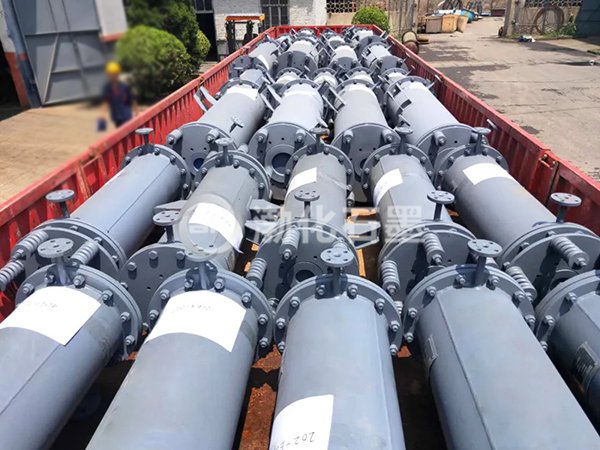 哈尔滨客户订购石墨设备第一批发出